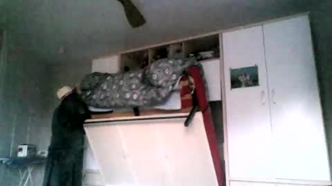 Snapshot of serrano49 chatting on December 18, 4:39 pm serrano49 online show from December 18, 4:39 pm