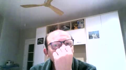 Snapshot of serrano49 chatting on March 4, 12:39 am serrano49 online show from March 4, 12:39 am