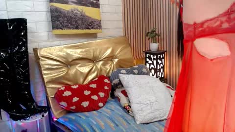 Snapshot of service_me711 chatting on February 8, 11:12 am call me MILES online show from February 8, 11:12 am