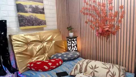 Snapshot of service_me711 chatting on February 9, 7:27 am call me MILES online show from February 9, 7:27 am