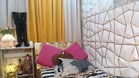 Snapshot of service_me711 chatting on September 16, 7:09 am call me MILES online show from September 16, 7:09 am