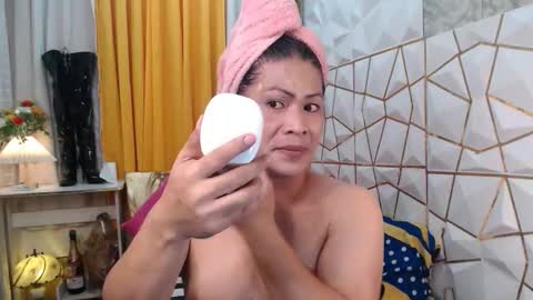 Snapshot of service_me711 chatting on October 7, 5:04 am call me MILES online show from October 7, 5:04 am