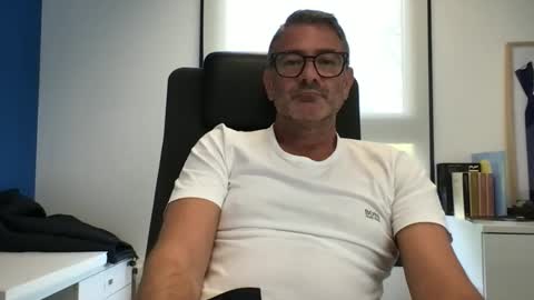 Snapshot of sesamechris92 chatting on September 8, 4:39 pm sesamechris92 online show from September 8, 4:39 pm