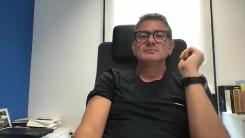 Snapshot of sesamechris92 chatting on September 19, 3:34 pm sesamechris92 online show from September 19, 3:34 pm