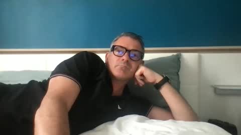Snapshot of sesamechris92 chatting on June 1, 10:28 am sesamechris92 online show from June 1, 10:28 am