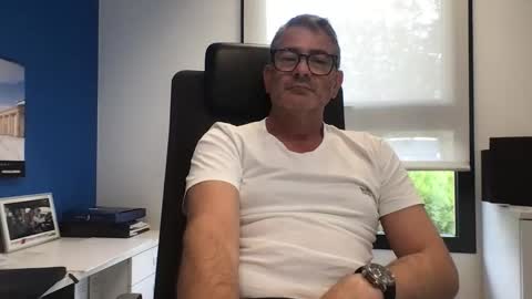 Snapshot of sesamechris92 chatting on June 3, 4:12 pm sesamechris92 online show from June 3, 4:12 pm