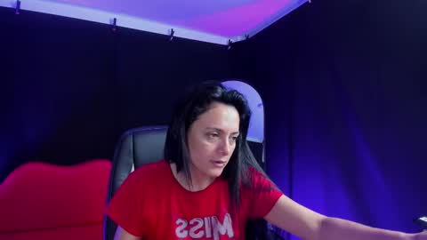 Snapshot of sesymilf chatting on October 12, 4:33 am LUCERO online show from October 12, 4:33 am