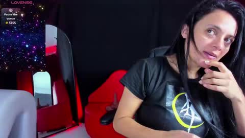 Snapshot of sesymilf chatting on November 5, 4:01 am LUCERO online show from November 5, 4:01 am