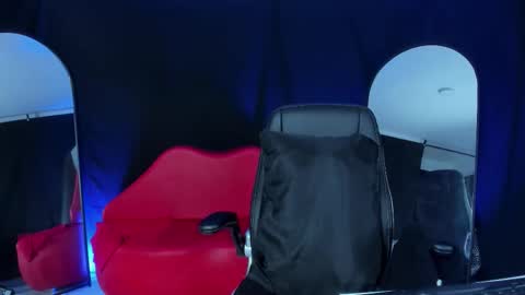 Snapshot of sesymilf chatting on November 26, 2:45 am LUCERO online show from November 26, 2:45 am