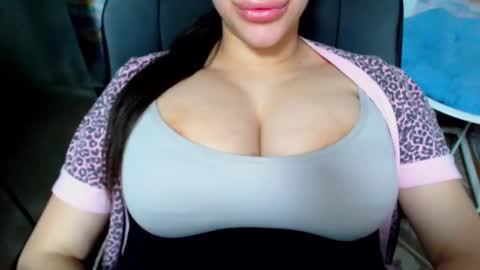 seu_cute online show from February 22, 6:30 pm