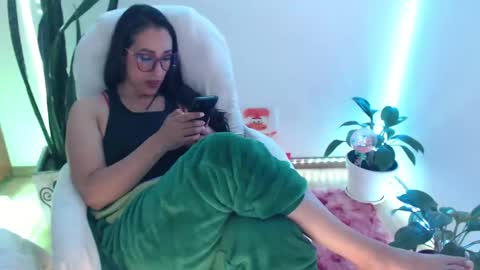 Snapshot of seuctive_woman57 chatting on October 3, 2:52 am samy online show from October 3, 2:52 am