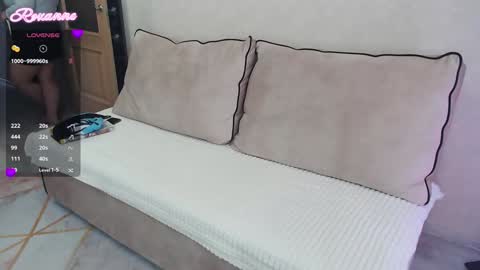 Roxy Kate Mary Alex Arnold online show from December 18, 9:25 am