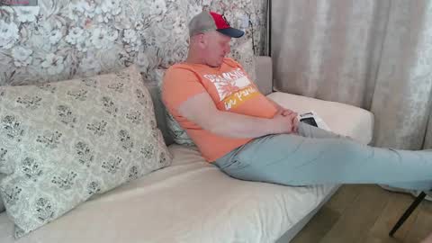 Roxy Kate Mary Alex Arnold online show from April 12, 3:50 pm