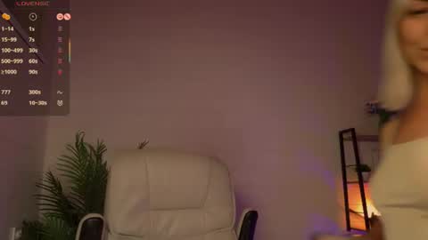 Snapshot of sexberry_ chatting on July 20, 8:55 pm Melissa online show from July 20, 8:55 pm