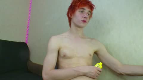 Snapshot of sexi_grunger chatting on June 9, 7:58 pm Big Cock online show from June 9, 7:58 pm