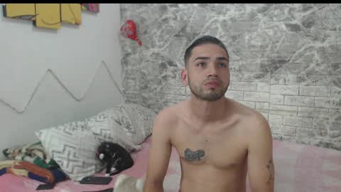 Snapshot of sexincompany chatting on March 5, 12:27 am monserat y thony online show from March 5, 12:27 am