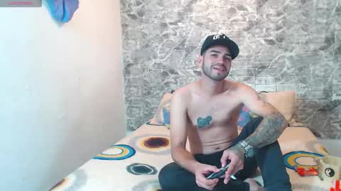 Snapshot of sexincompany chatting on October 3, 7:11 pm monserat y thony online show from October 3, 7:11 pm