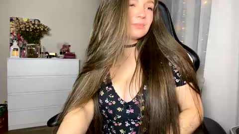 My name is Mia whats yours online show from January 19, 1:10 am