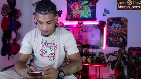 Aharon  ravelo online show from February 8, 3:32 am