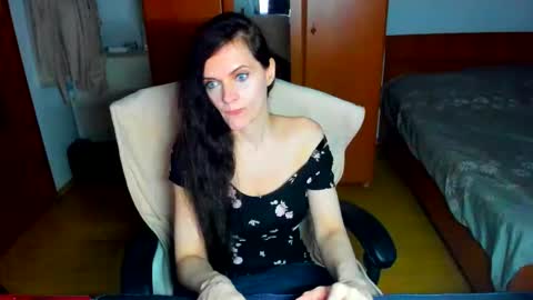 sexqueen1111 online show from June 5, 9:09 pm