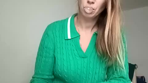 Snapshot of sexualangel chatting on December 2, 11:56 am Verona online show from December 2, 11:56 am