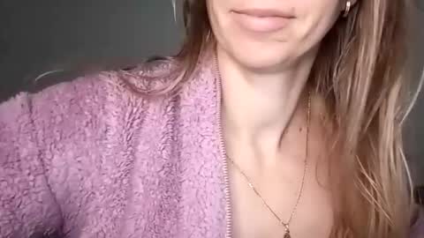 Snapshot of sexualangel chatting on November 18, 7:35 am Verona online show from November 18, 7:35 am