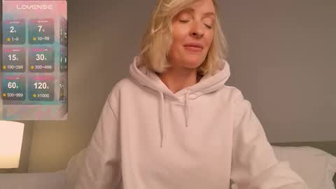 Snapshot of sexuallycorrect chatting on October 4, 11:19 am Ray  New video in bio online show from October 4, 11:19 am