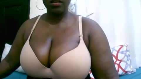 Snapshot of sexxi_ebony chatting on September 28, 1:11 am sexxi_ebony online show from September 28, 1:11 am