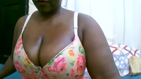 Snapshot of sexxi_ebony chatting on September 30, 7:13 am sexxi_ebony online show from September 30, 7:13 am