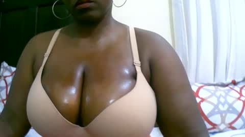 Snapshot of sexxi_ebony chatting on October 1, 7:53 pm sexxi_ebony online show from October 1, 7:53 pm