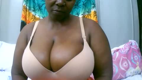 Snapshot of sexxi_ebony chatting on November 15, 8:55 am sexxi_ebony online show from November 15, 8:55 am