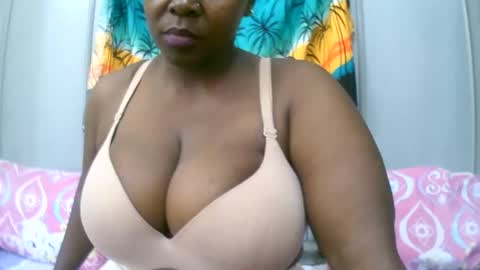 Snapshot of sexxi_ebony chatting on November 24, 5:18 am sexxi_ebony online show from November 24, 5:18 am