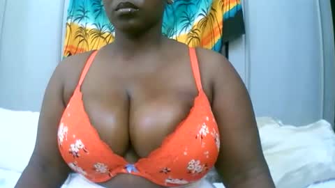 Snapshot of sexxi_ebony chatting on December 1, 7:24 am sexxi_ebony online show from December 1, 7:24 am
