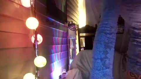 Leeah CloudZzz online show from September 28, 12:10 pm