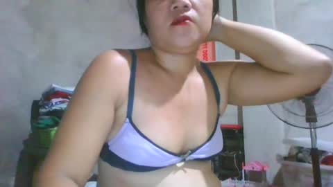 Snapshot of sexxxymomsh chatting on June 18, 6:57 am sexxxymomsh online show from June 18, 6:57 am