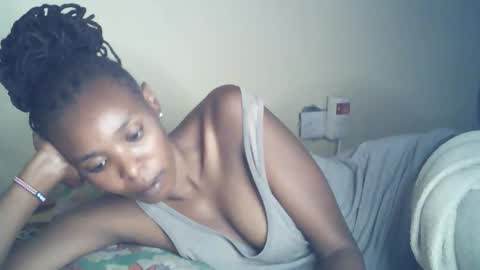 sexxy_curvy23 online show from April 19, 2:11 am