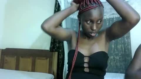 Snapshot of sexxy_melmine chatting on April 27, 5:55 pm Dolly online show from April 27, 5:55 pm