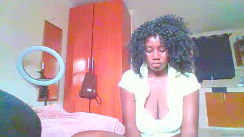 Snapshot of sexxy_thick_ebony chatting on September 21, 6:59 am Sweet doll  online show from September 21, 6:59 am