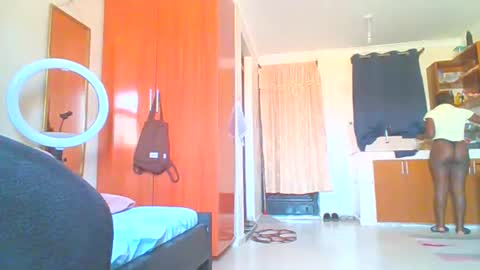Snapshot of sexxy_thick_ebony chatting on October 1, 7:14 am Sweet doll  online show from October 1, 7:14 am