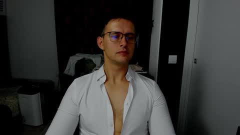 Snapshot of sexxymuscles4u chatting on November 11, 7:41 am Sexxymuscles4U online show from November 11, 7:41 am