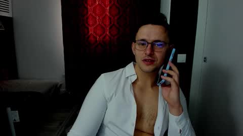 Snapshot of sexxymuscles4u chatting on December 15, 7:56 am Sexxymuscles4U online show from December 15, 7:56 am