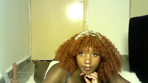 Snapshot of sexy_africana05 chatting on June 11, 10:30 pm sexy_africana05 online show from June 11, 10:30 pm