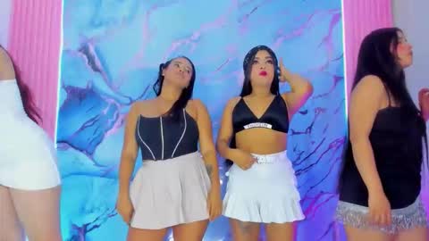 Snapshot of sexy_bitches_bisex chatting on November 11, 9:37 pm Zara and Leidy online show from November 11, 9:37 pm