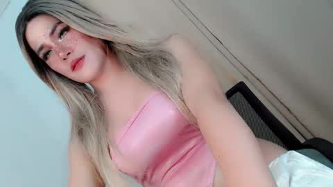 Snapshot of sexy_blaire chatting on September 26, 11:20 pm Haley Blaire online show from September 26, 11:20 pm