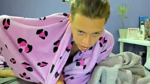 sexy_blondes_ online show from February 2, 1:32 pm