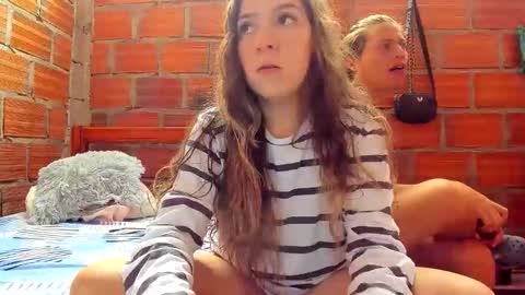 sexy_blondes_ online show from April 21, 3:39 pm