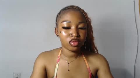 Snapshot of sexy_bluey247 chatting on June 25, 5:07 am sexy_bluey247 online show from June 25, 5:07 am
