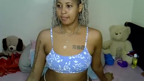 Snapshot of sexy_bubbie01 chatting on June 17, 5:03 pm sexy_bubbie01 online show from June 17, 5:03 pm