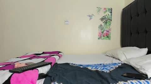 Snapshot of sexy_celena chatting on February 8, 7:27 pm Celena Selena online show from February 8, 7:27 pm