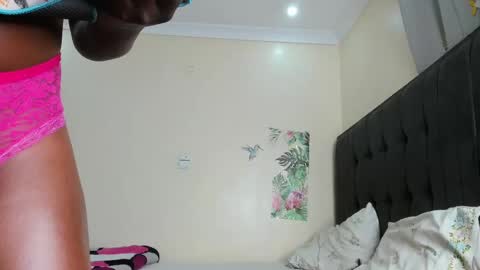 Snapshot of sexy_celena chatting on March 5, 8:32 pm Celena Selena online show from March 5, 8:32 pm